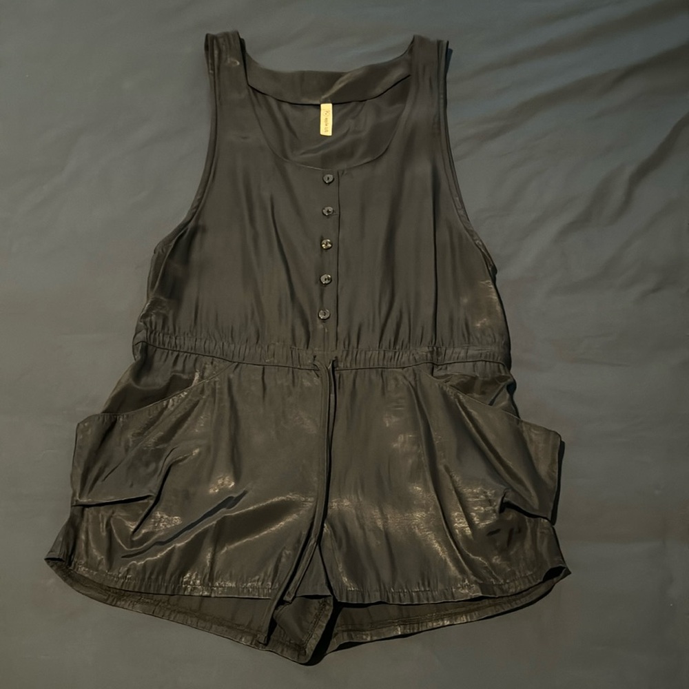 Apple 1/2 brand Romper (used in good condition)